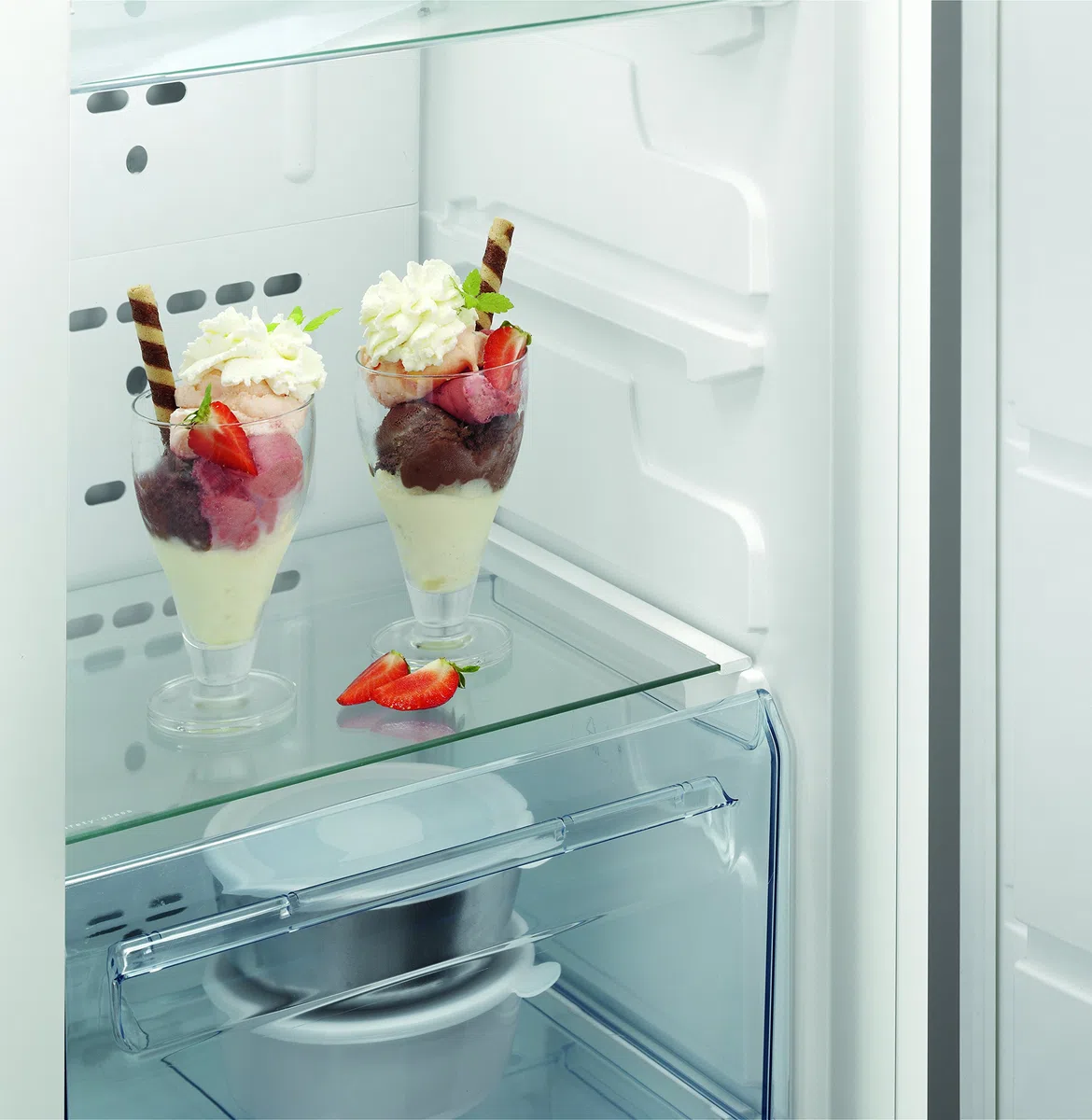 AEG AGN71800F0 Einbau-Gefriertruhe rechts, 208 l, A+, weiß – Gefrierschrank (rechts, 208 l, 20 kg/24h, Frostschutz-System, A+, Weiß)